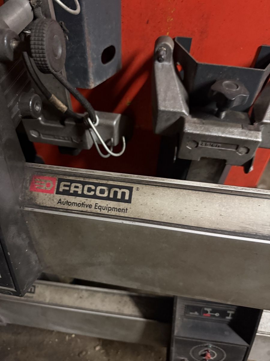Facom Misurare: Facom Achsmessgerät – Usato da Lenzburg venduto da mpt_qr6v 1