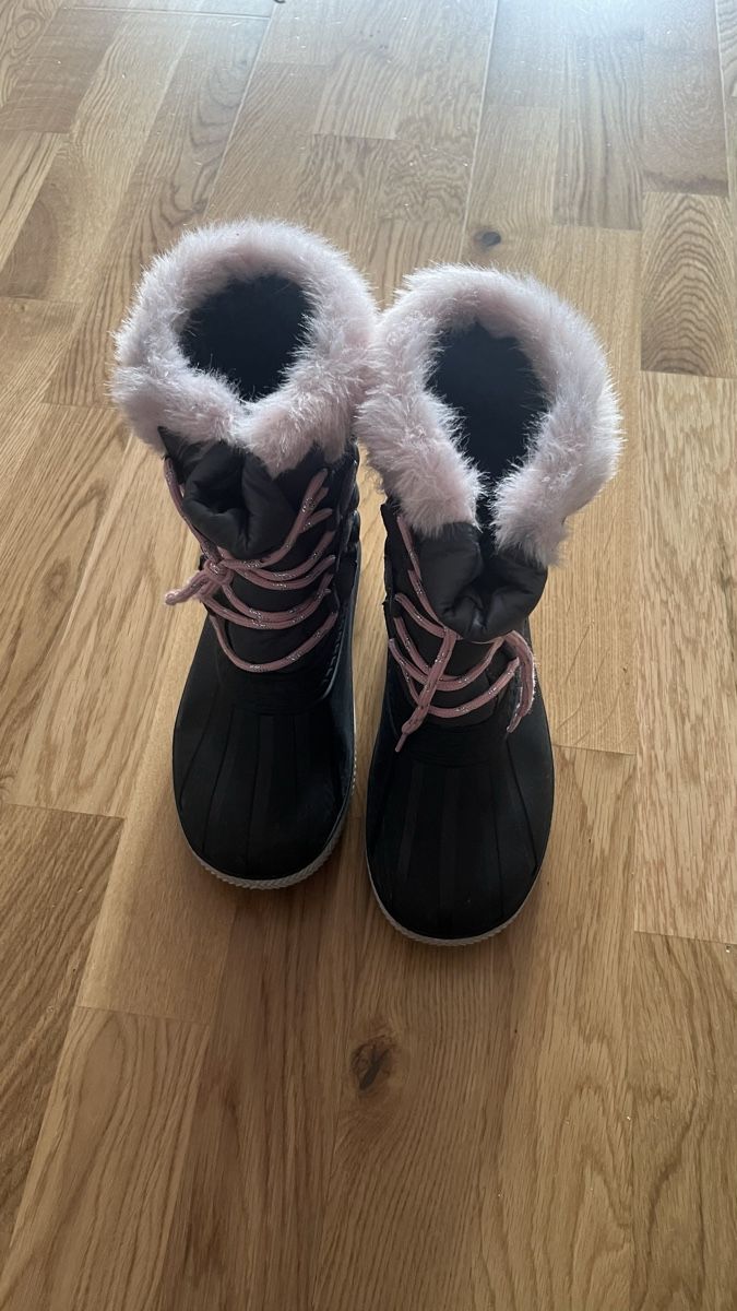 Scarpe per ragazze: Schneeschuhe für Mädchen – Usato da Zürich venduto da Dita06