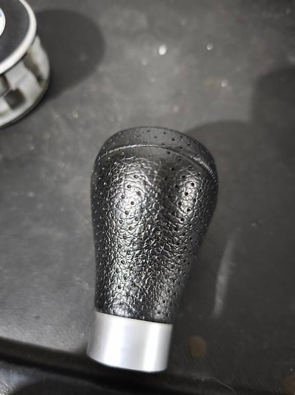 Tutti pezzi di ricambio auto: BMW E46 Schaltknauf zu verkaufen  – Usato da Zihlschlacht venduto da rad_vvm9 1