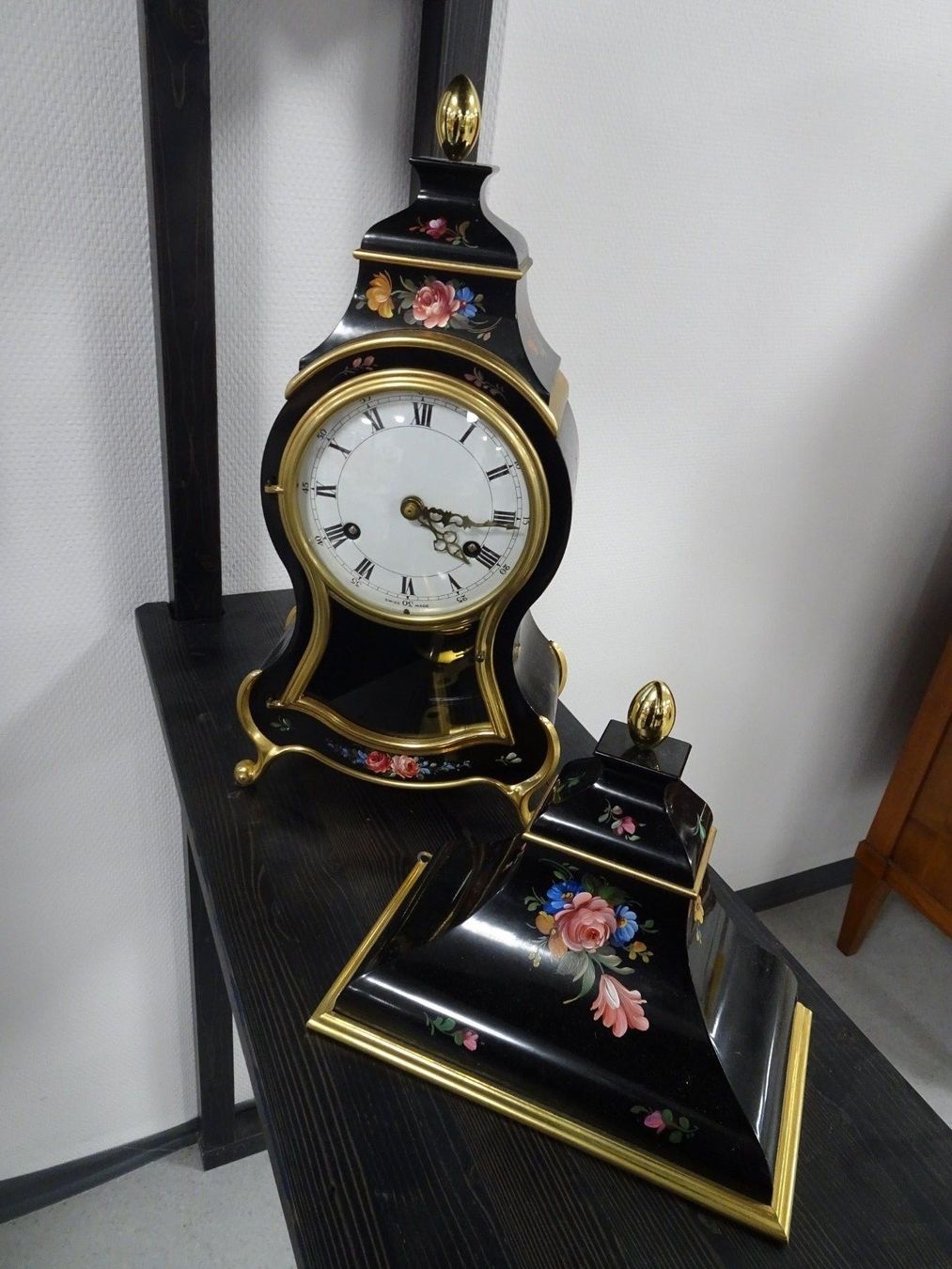 Orologi da terra & Orologi da parete: schwarze Pendüle, antike Uhr – Usato da Langenthal venduto da Haslibrunnen