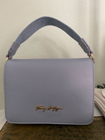 Tommy Hilfiger Hand-/Umhängetasche Flieder