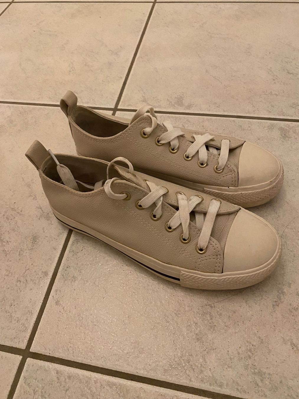 Scarpe da donna: Klassische Turnschuhe 👟 – Usato da Kloten venduto da swarovski16