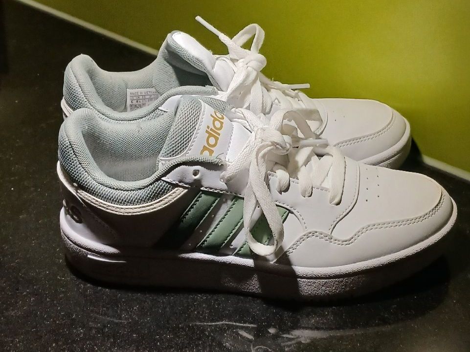 Adidas Schuhe für Mädchen: adidas schuhe 37.5 leder – Gebraucht aus Pfeffikon LU von cleoopatraa