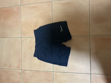 Short de sport Nike Dri-Fit bleu marine taille M enfant 137-