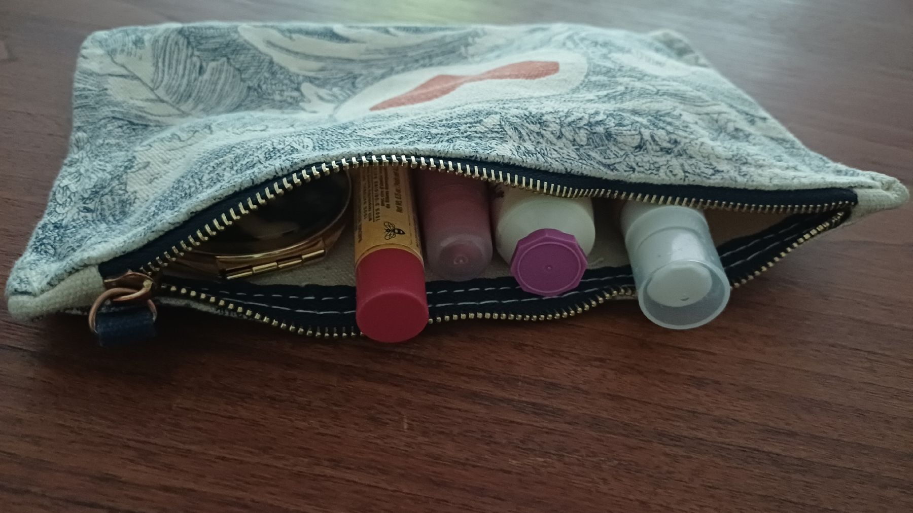 Sezane Custodie per cosmetici: Trousse Sezane × Inoui editions – Usato da Genève venduto da njia 4