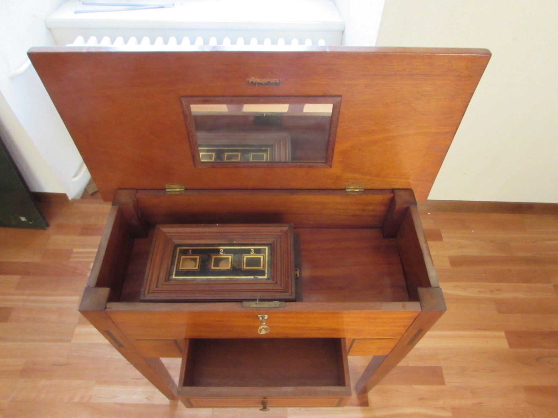 Tavoli da trucco: Tablette coiffeuse en bois avec miroir et tiroir – Usato da Onnens VD venduto da didier1956 2