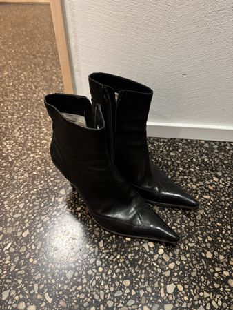 Dries van noten black heeled boots size 37