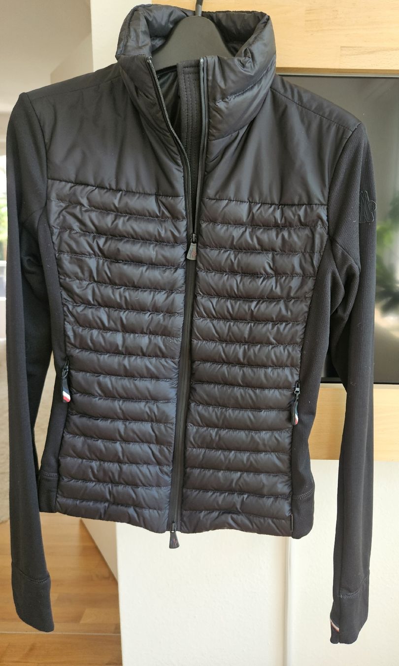 Moncler Giacche: Moncler Jacke, nur einmal getragen, XS – Nuovo (secondo la descrizione) da Zollikon venduto da Oksana206 2