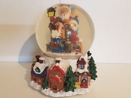 Aufziehbare Weihnachts Schneekugel.
