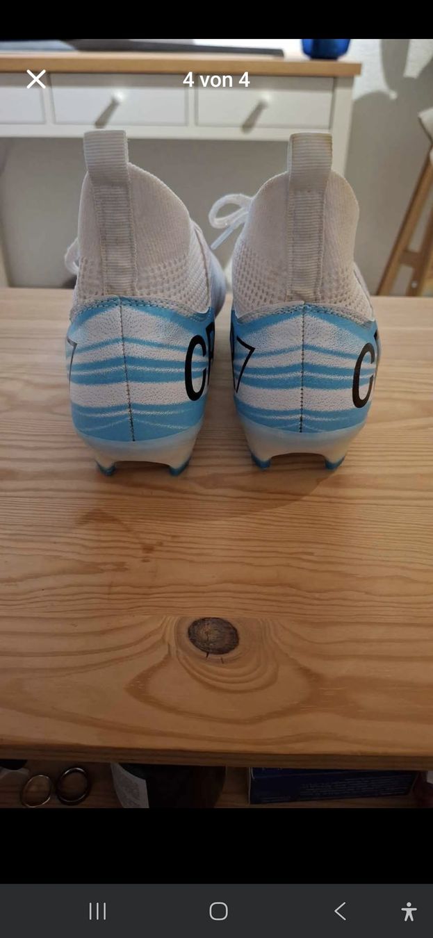Scarpe da uomo: Fussball schuhe,grösse 39 klein geschnitten – Usato da Herzogenbuchsee venduto da marisav176 3