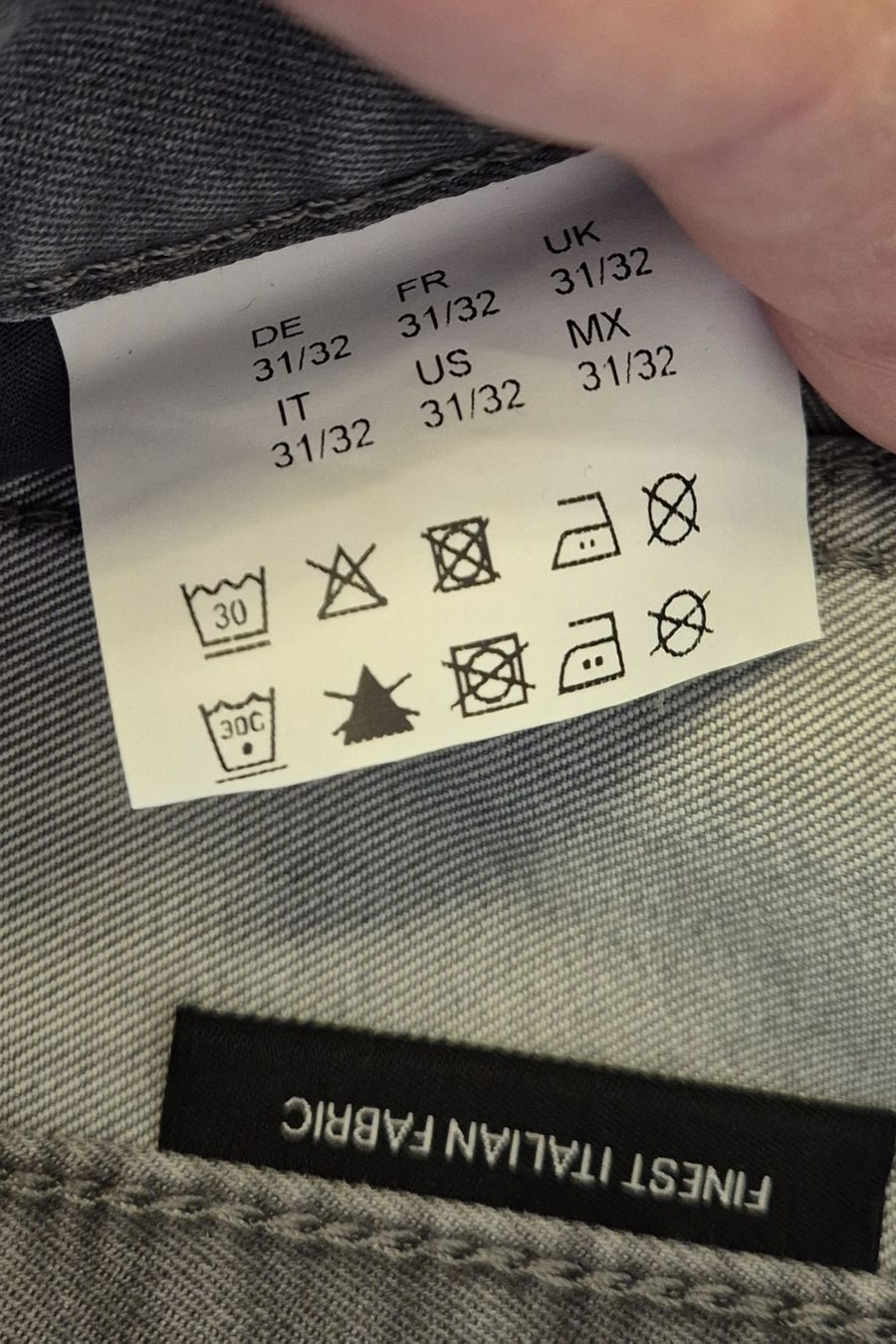 Hugo Boss Jeans: Hugo Boss Jeans, hellgrau, Grösse 31/32 – Usato da Ellikon a d Thur venduto da GQ84 2