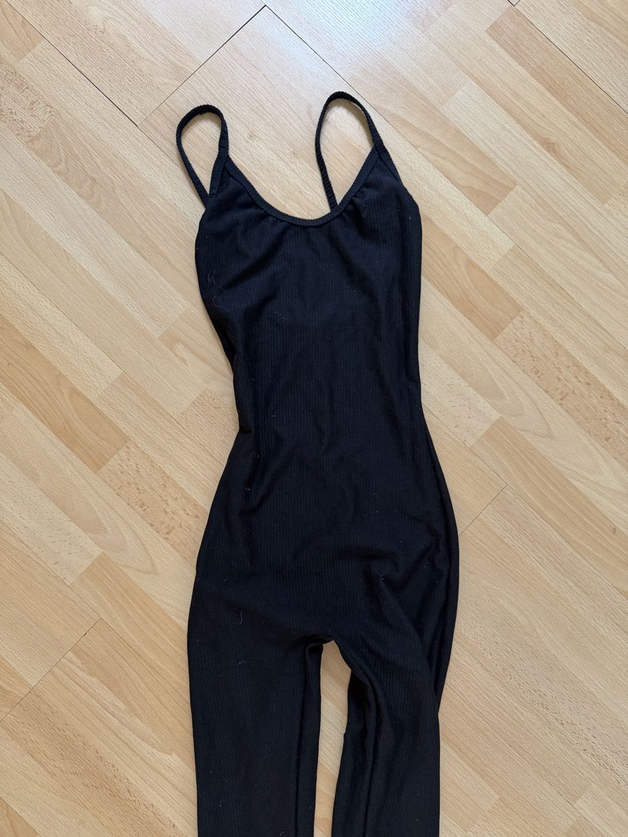 Jumpsuits: Bodysuit black spaghetti straps for workout size small – D'occasion à Zürich par Rochfordevelyn 1