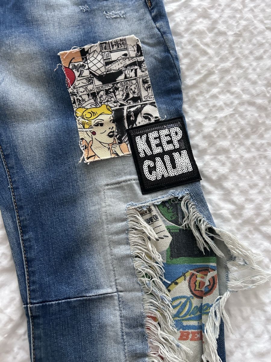 Jeans: Jeans mit Comic-Patches / Destroyed Look Gr. S – Usato da Winterthur venduto da celine_benz 1