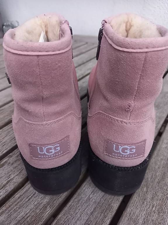 Ugg Scarpe da donna: UGG Winterstiefel halbhoch – Usato da Au SG venduto da Dhana03 2