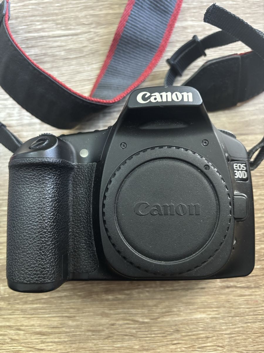 Canon Fotocamera: Canon EOS 30D DSLR + EF-S 18-55mm Objektiv – Usato da Plasselb venduto da fte_2kvr