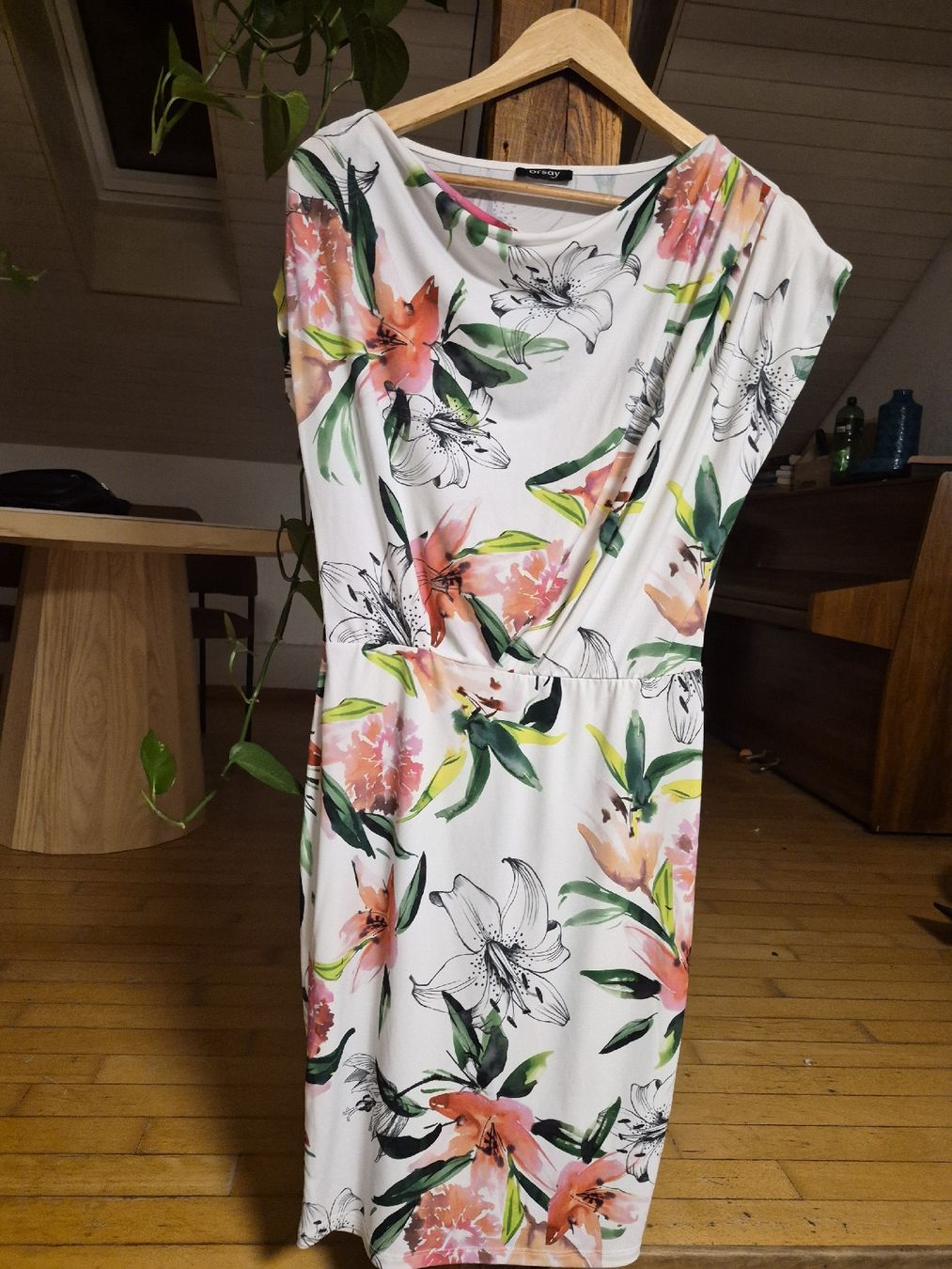 Vestiti: Kleid Orsay weiss mit Blumenmuster Gr M – Usato da Frauenfeld venduto da mel_2gqy