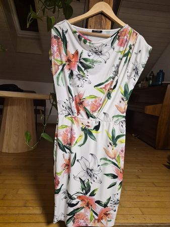 Kleid Orsay weiss mit Blumenmuster Gr M