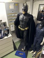 Batman Figur lebensgross, Sammlerstueck - Perfekt fuer Fans!