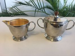 Zuckerdose und Rahmkrug zusammen !