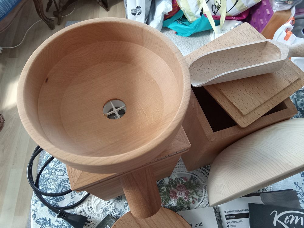 Komo Küchengeräte: Komo Getreidemühle Fidibus 21 Neu mit Zubehör – Neu und originalverpackt aus Domat/Ems von tante-emma-laedeli 5