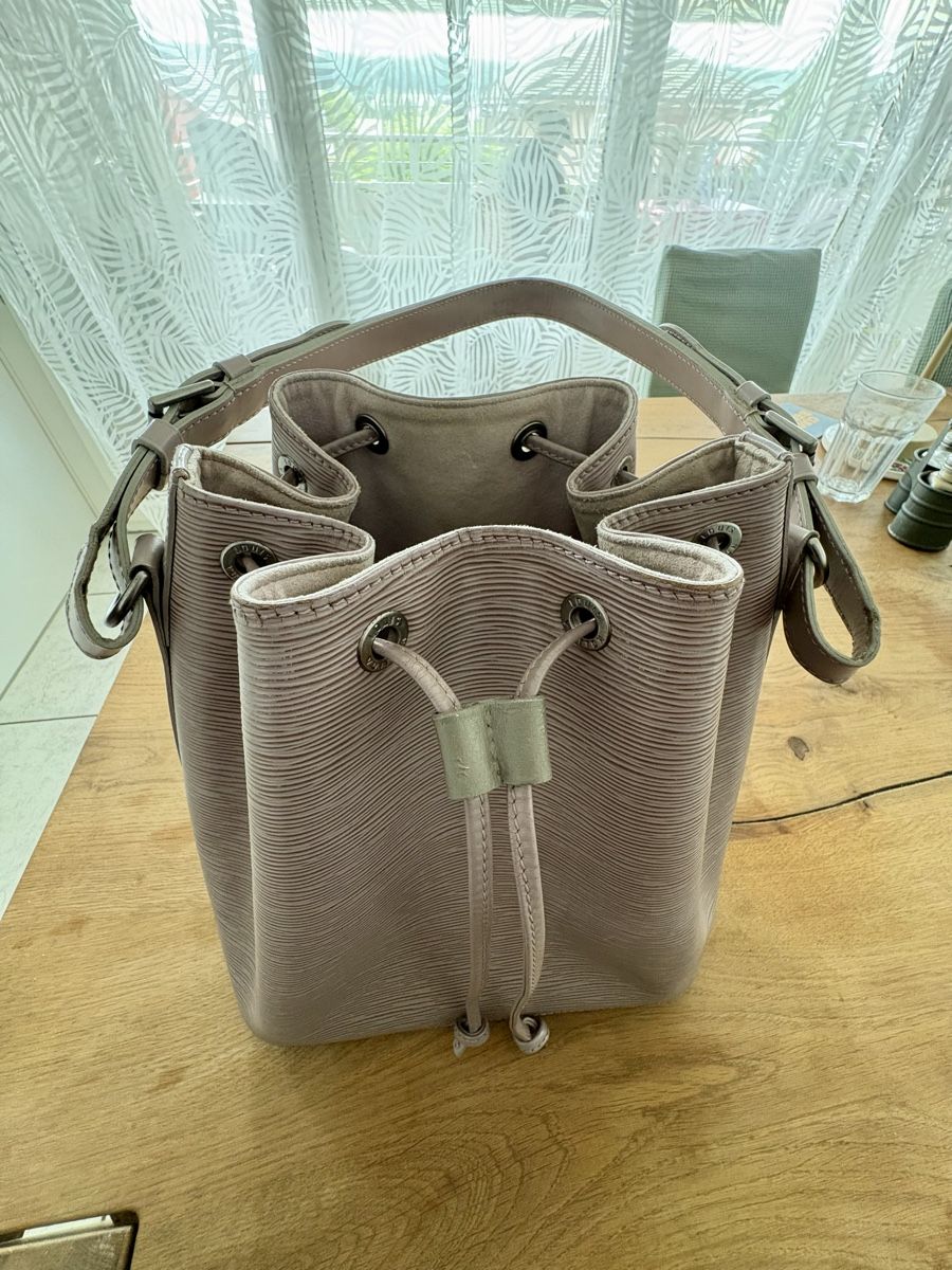 Louis Vuitton Borse da donna: Louis Vuitton Epi Lilac Beuteltasche – Usato da Zufikon venduto da Pustablume