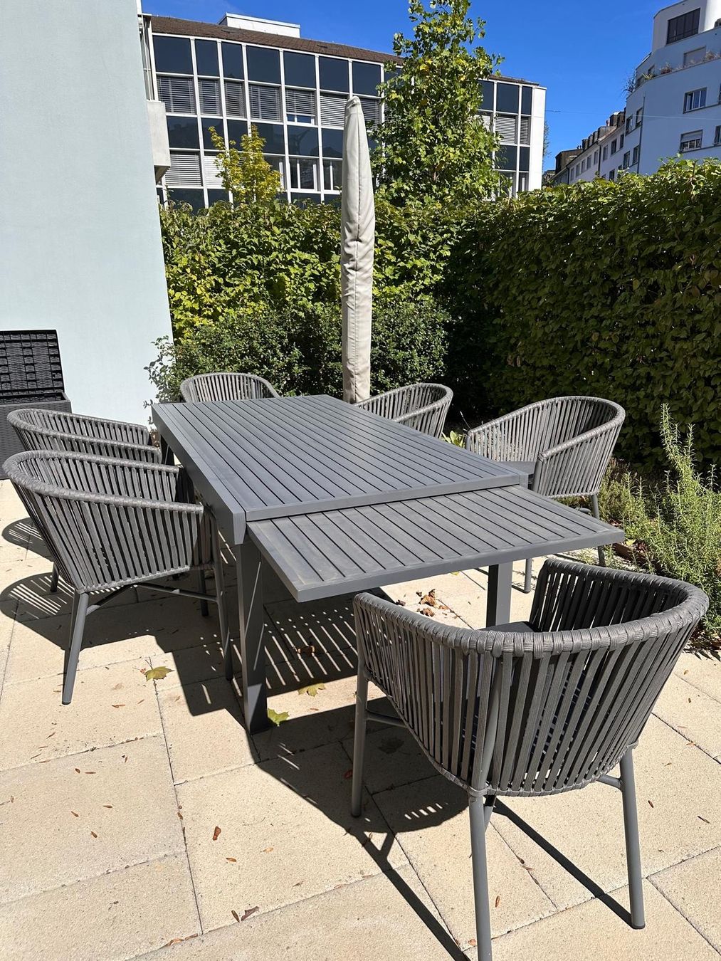 Tavoli: Outdoor set table and chairs – Usato da Zürich venduto da soc_kl9g