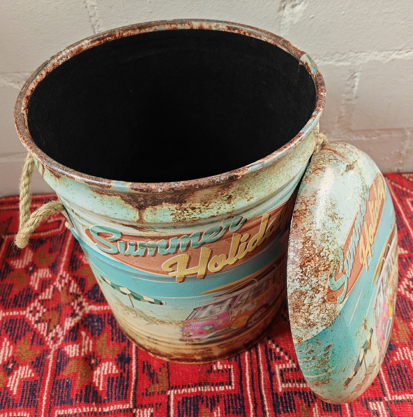 Hocker: Vintage Hocker "Summer Holiday" mit Deckel, Retro Stil – Gebraucht aus Rheinsulz von Dred 4