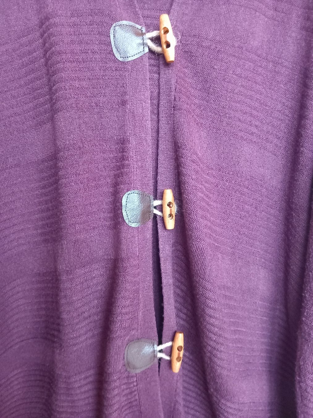 Jacken: Cardigan violet à capuche – Gebraucht aus Faoug von per_kp6r 2