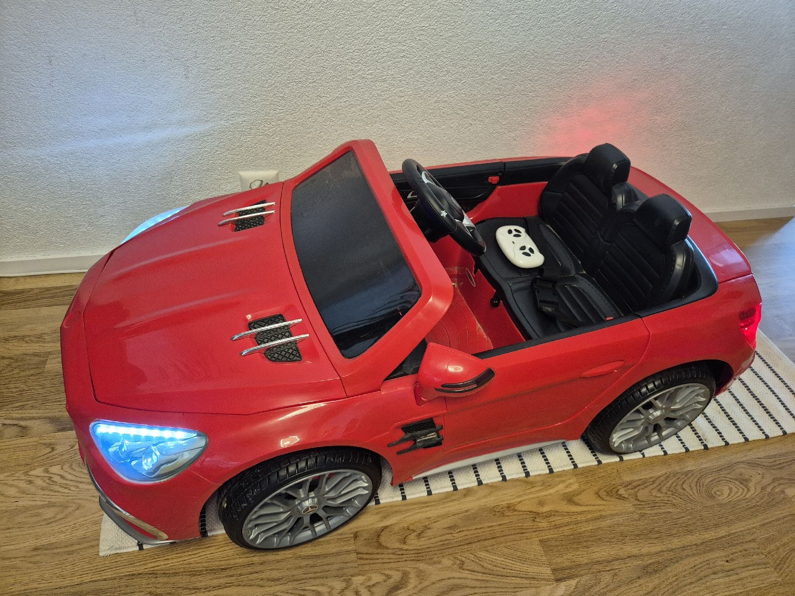 Véhicules pour enfants: Elektrisches Auto für Kinder – D'occasion à Arni AG par milchonka 1