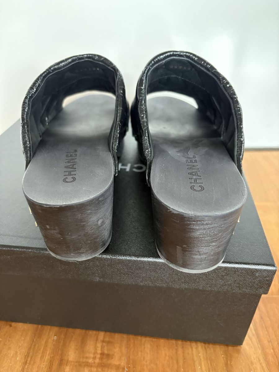 Chanel Scarpe da donna: Orginal Chanel Clogs - Gr. 40 – Usato da Salenstein venduto da Stella0805 2