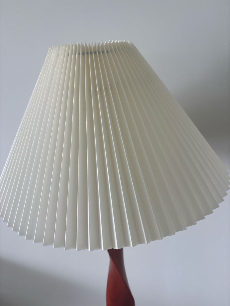 Lampade: Stehlampe aus echtem Nussbaum – Nuovo (secondo la descrizione) da Uitikon Waldegg venduto da JanicaGe 1