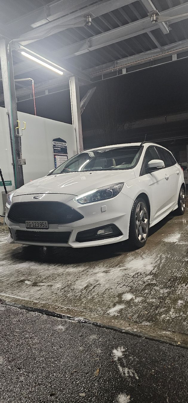 Autos: Ford focus st  – D'occasion à Lustdorf par dns_j68w 4
