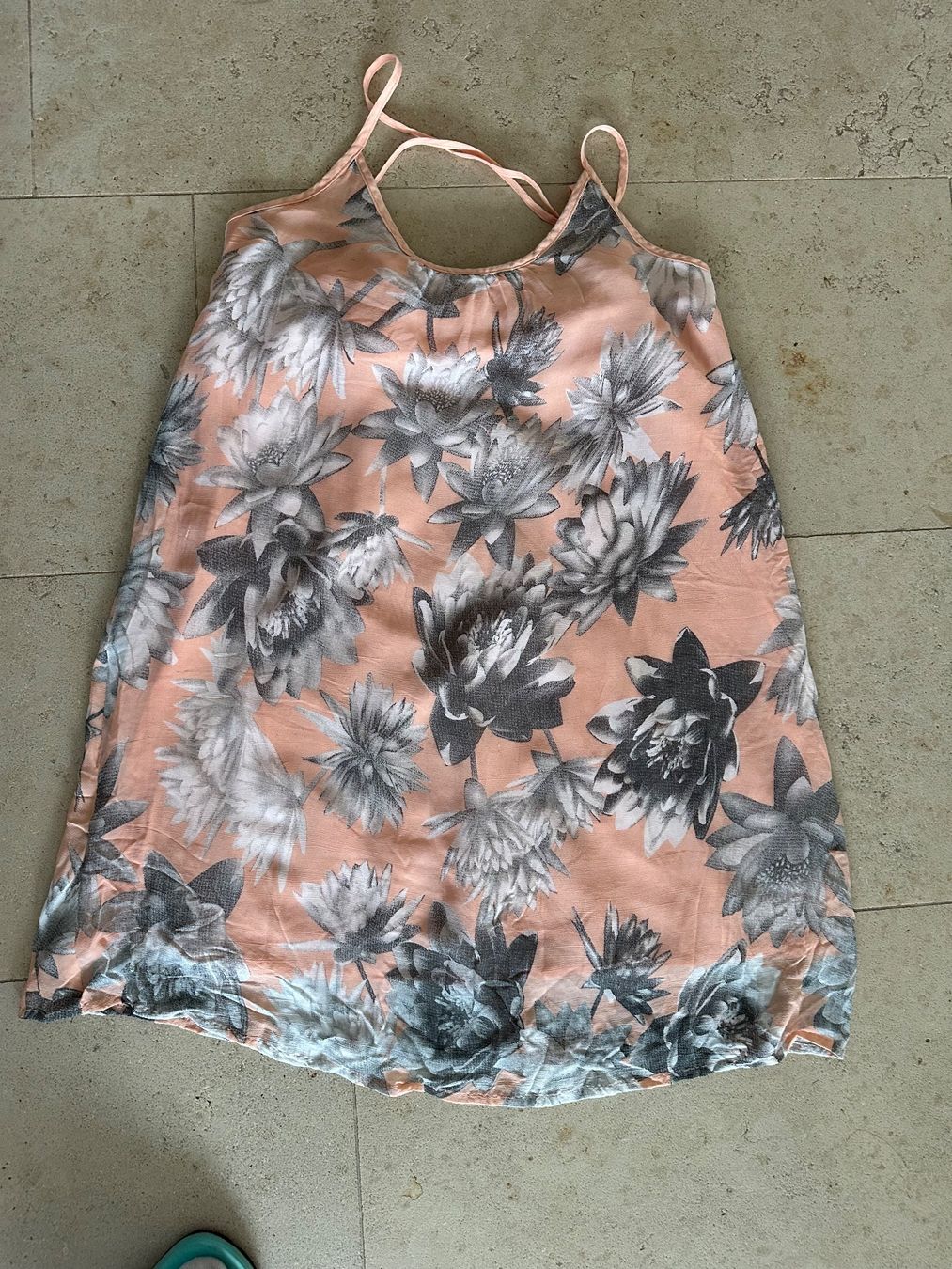 French Connection Kleider: Kleid FRENCH CONNECTION Blumenmuster Grösse S – Gebraucht aus Buchs SG von Sunie
