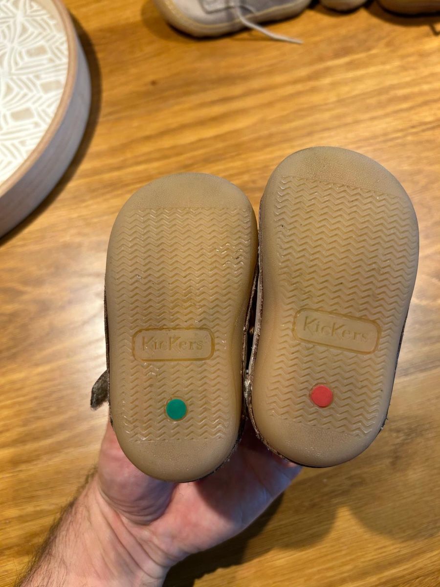 Kickers Scarpe per ragazzi: Sandalen von Kickers – Usato da Olten venduto da Luzias11 1
