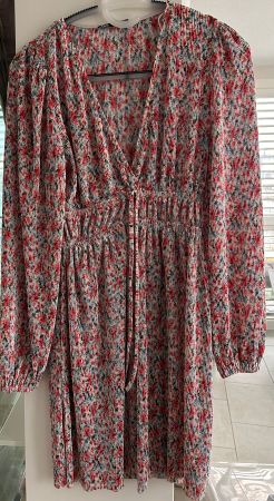 Sommerliches Minikleid von Zara mit Blumenmuster, M