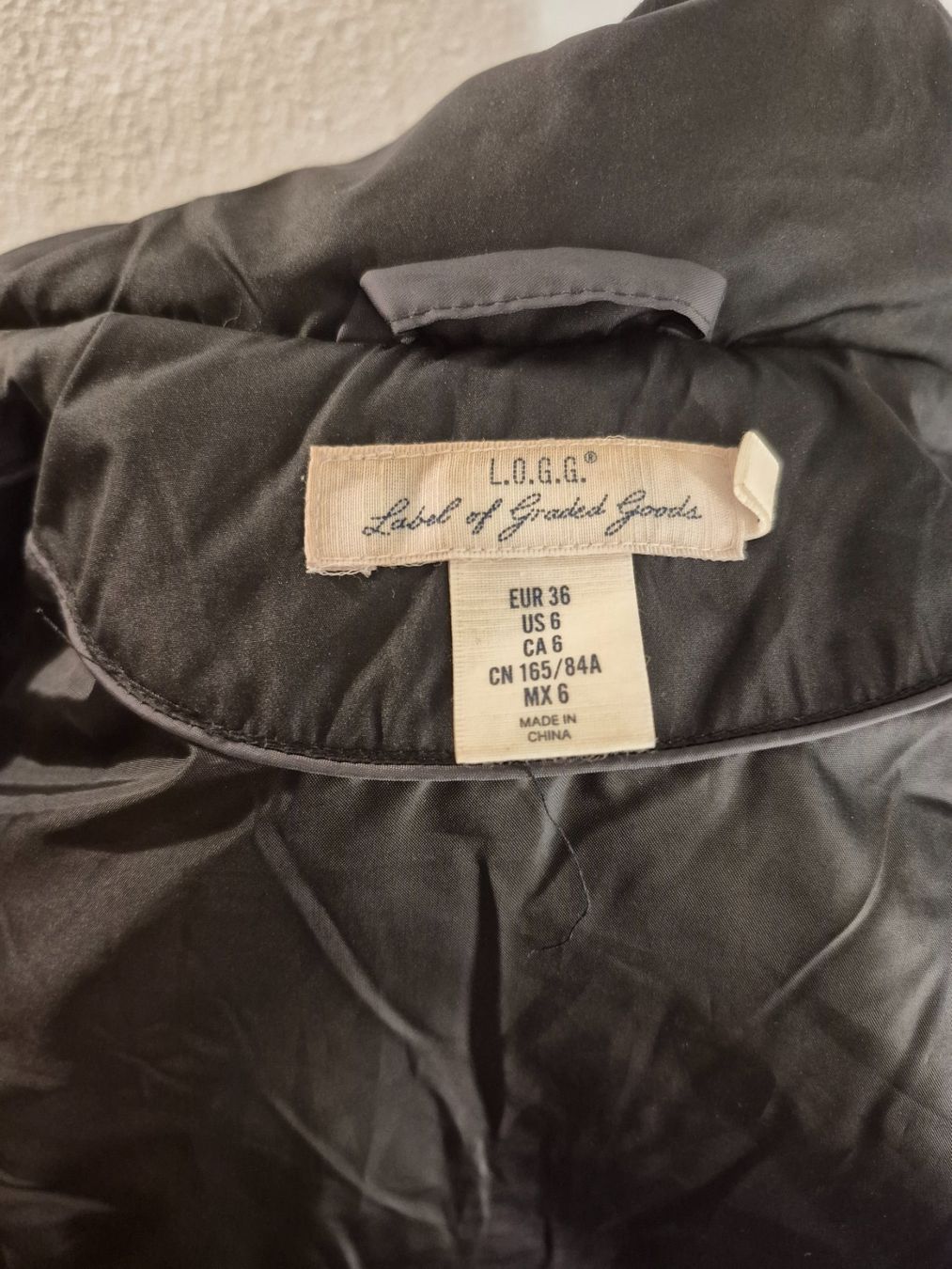 H&M Giacche: Schicke Steppjacke, H&M, schwarz, Grösse 36 – Nuovo (secondo la descrizione) da La Neuveville venduto da Vestiaire_2011 5