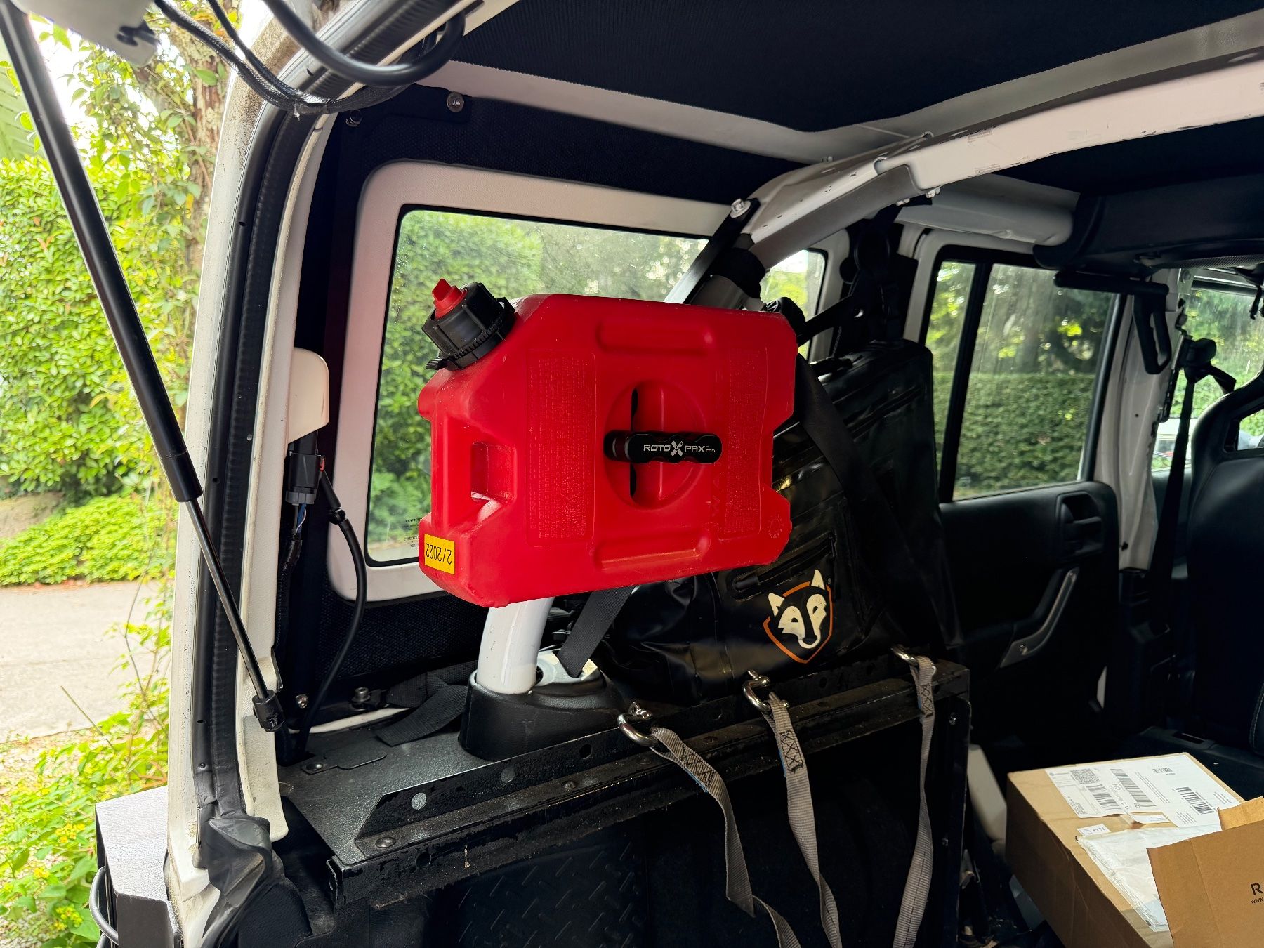 Travi: Jeep Wrangler - Interior Rotopax Can Mount – Usato da Thalwil venduto da Andi8800