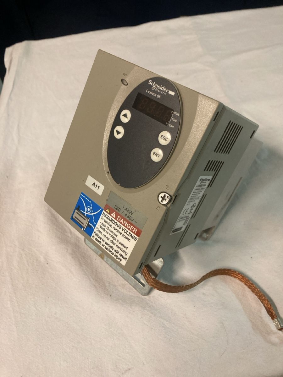 Schneider Componenti elettronici: Servouumrichter Schneider Electric LXM05BD14N4 – Usato da Rothrist venduto da Seafarer68