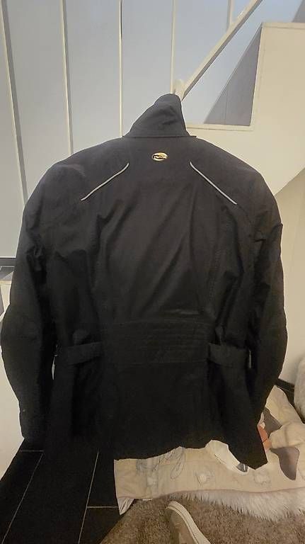 Jacken: Schöne Damen Motorrad Jacke  – Gebraucht aus Wetzikon ZH von veysel71 1