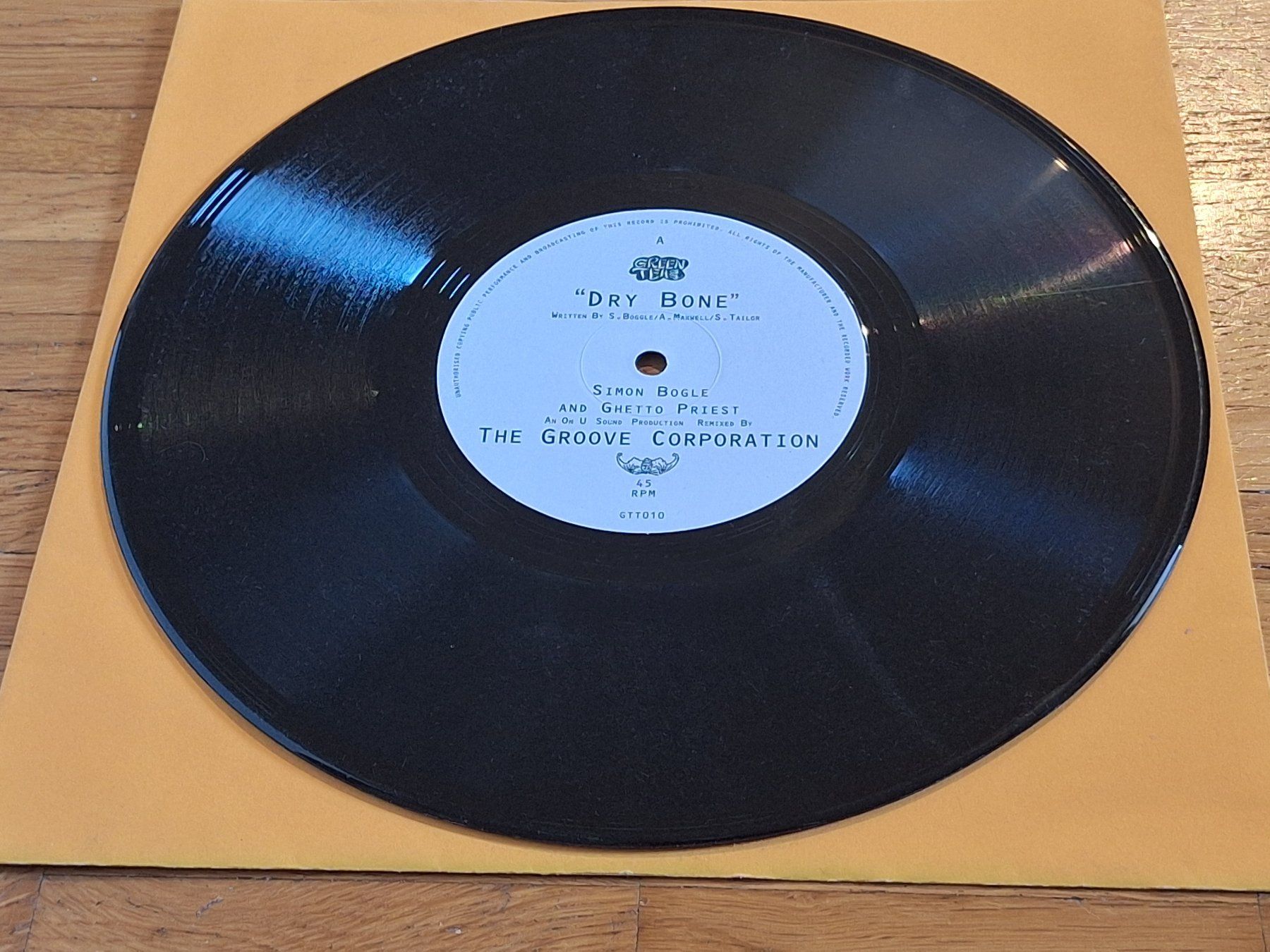 Dischi in vinile: Simon Bogle & Ghetto Priest, Dry Bone - 10" Vinyl UK 2002 – Nuovo (secondo la descrizione) da Oberentfelden venduto da Musicud 2