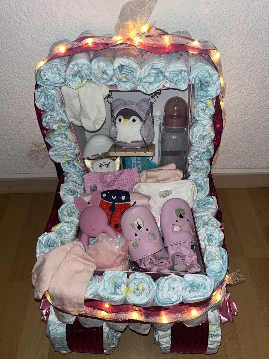 Lotti & Set di vestiti: Windeltorte Mädchen zur Geburt oder Taufe, Handarbeit! – Nuovo e nell'imballaggio originale da Eschlikon TG venduto da murati123 1
