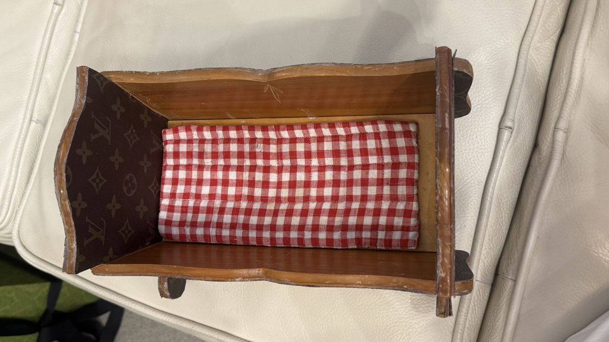 Betten: Louis Vuitton Puppe Bett  – Gebraucht aus Lachen SZ von HelvetiaLuxury 4