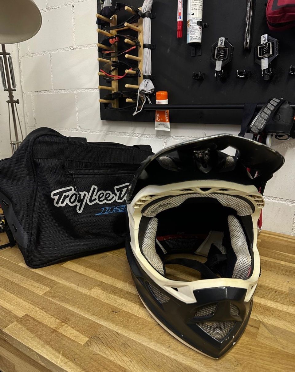 Troy Lee Caschi: Troy Lee Design D3 Downhill-Helm – Usato da Brüttisellen venduto da St.Zach