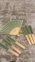 Lot de 7 éventails en bois et tissu vert, état neuf
