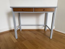 Tisch grau mit zwei Schubladen