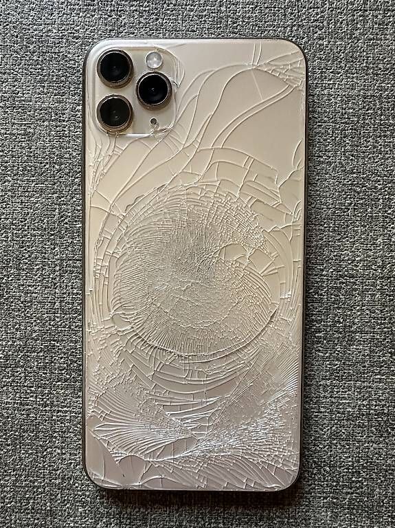 Apple Telefoni cellulari / Smartphones: iPhone 11 Pro Max – Usato da Reinach BL venduto da mar_9yy7 2