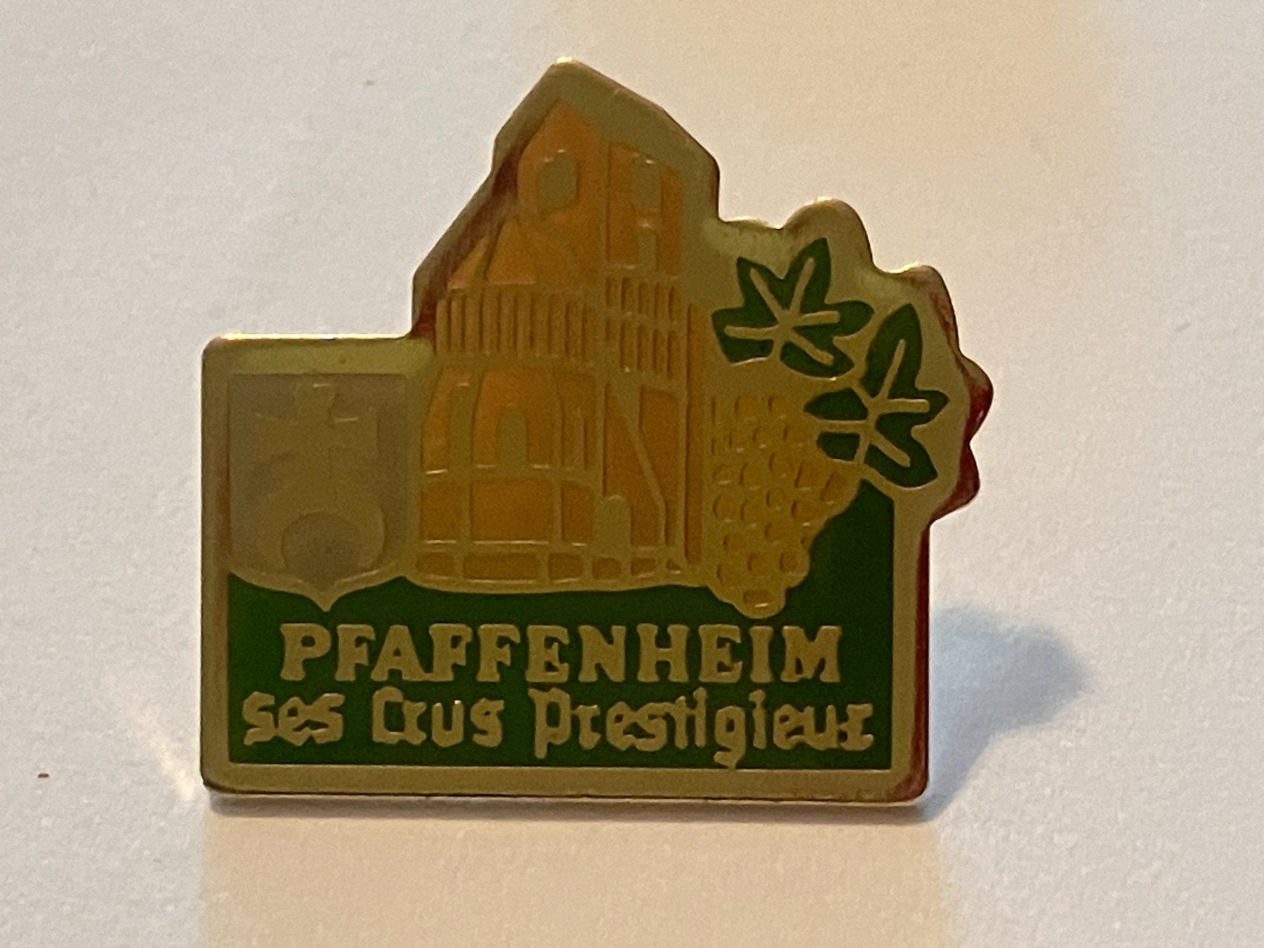 Placchette & Badge: 1 Pin Pfaffenheim  – Usato da Basel venduto da djwwpp
