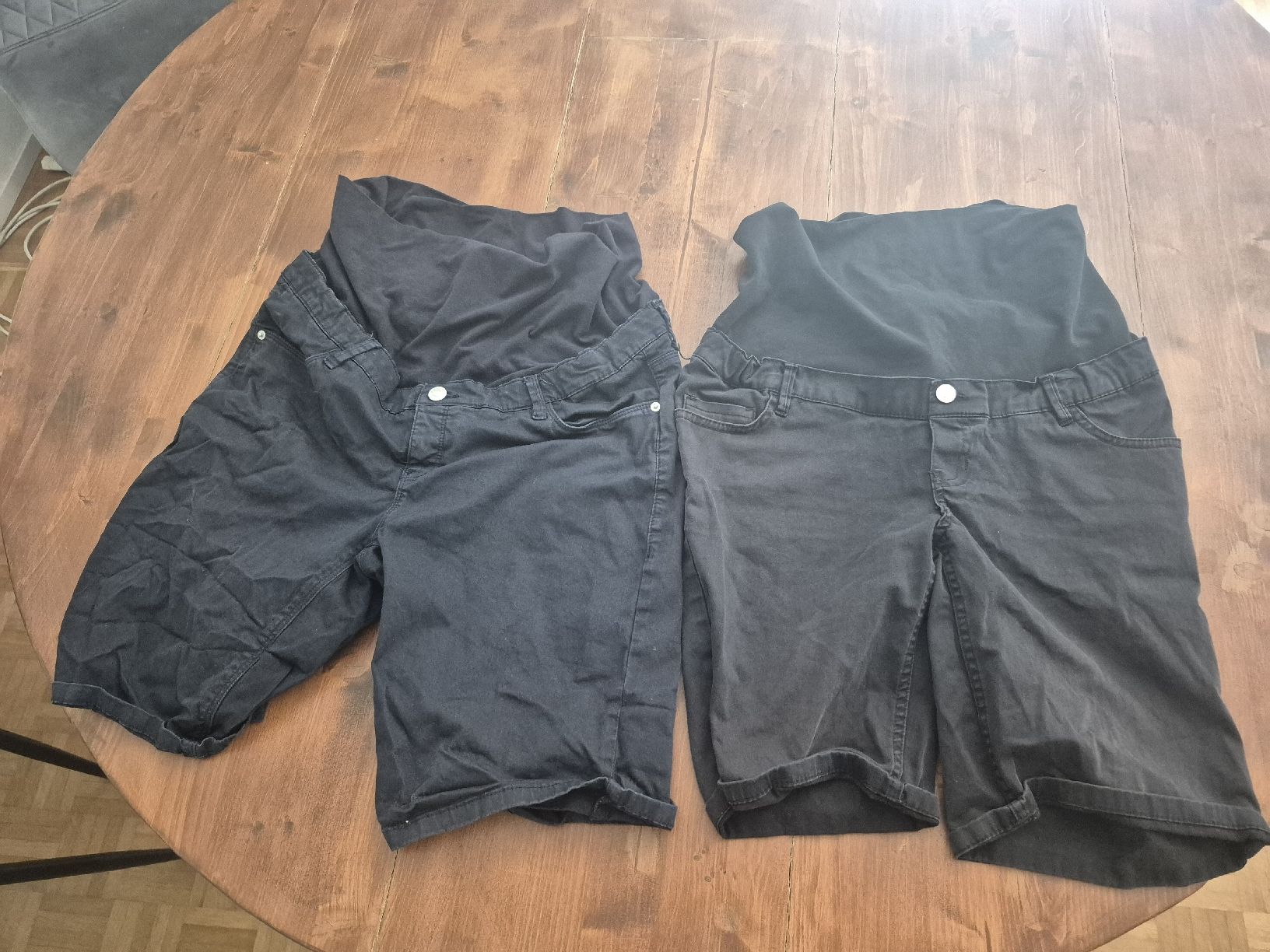 Esprit Pantaloni: Schwangerschaftsshorts Esprit schwarz & blau Gr. L/40/42 – Usato da Schmitten FR venduto da Sam2525