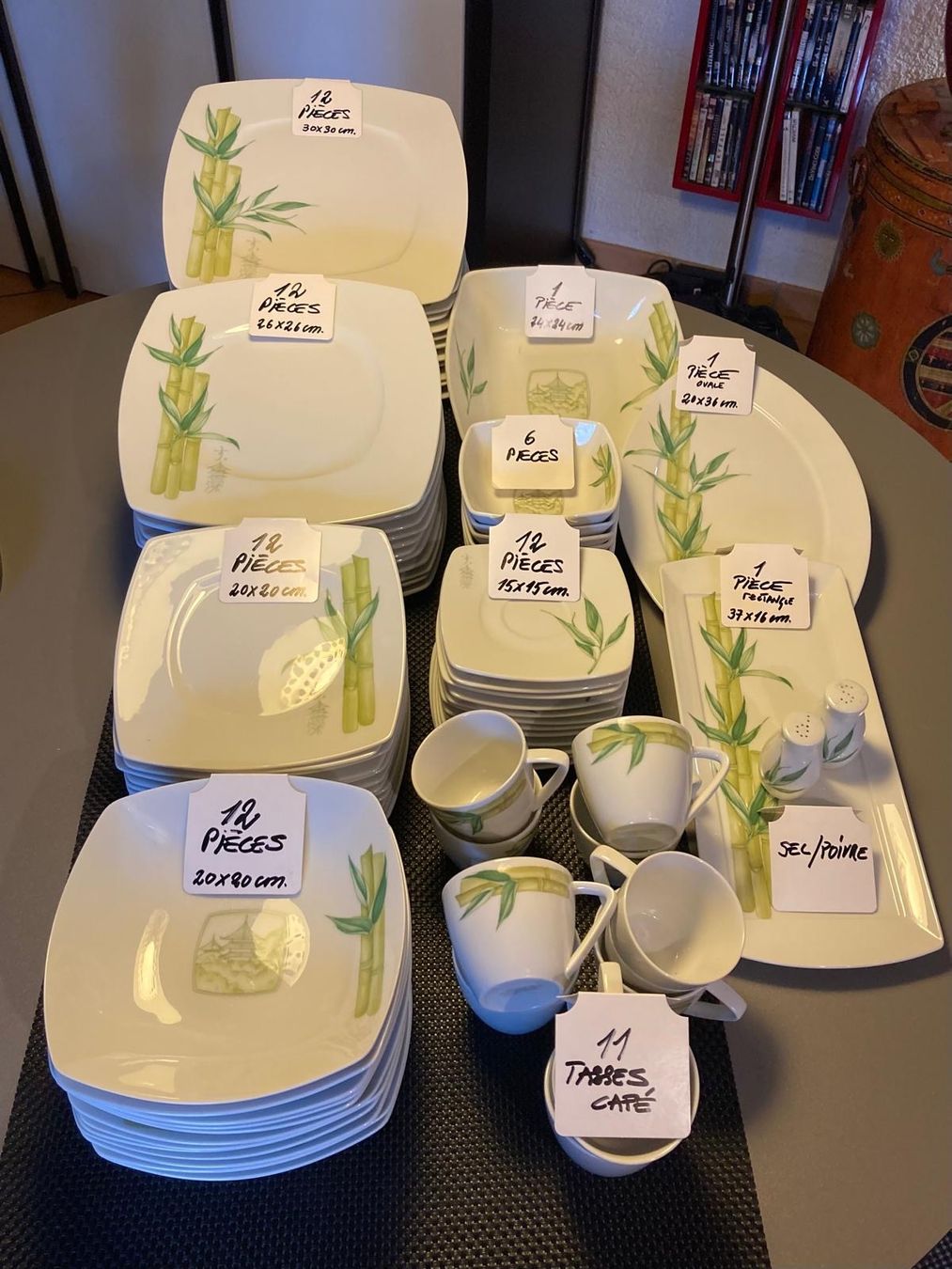 Set di piatti: Magnifique Service de table, 82 pièces – Usato da Athenaz (Avusy) venduto da Drine1971