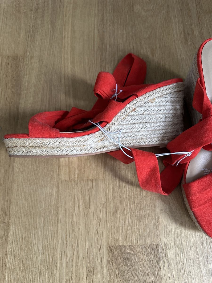H&M Scarpe da donna: Rote Sommerschuhe Keilabsatz – Nuovo (secondo la descrizione) da Bremgarten b. Bern venduto da ilonarebekka 1
